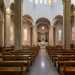 Entriamo dunque nel grande tempio religioso per andare alla ricerca di queste sculture, che troviamo sparse in vari angoli della chiesa